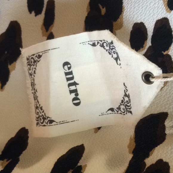 ❤️3/$15❤️ NWT! Entro lace edged animal print top - Picture 6 of 7